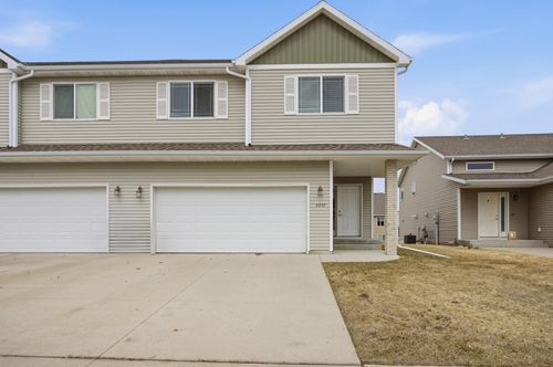 5957 57th Avenue S, Fargo, ND, 58104 | Card Image