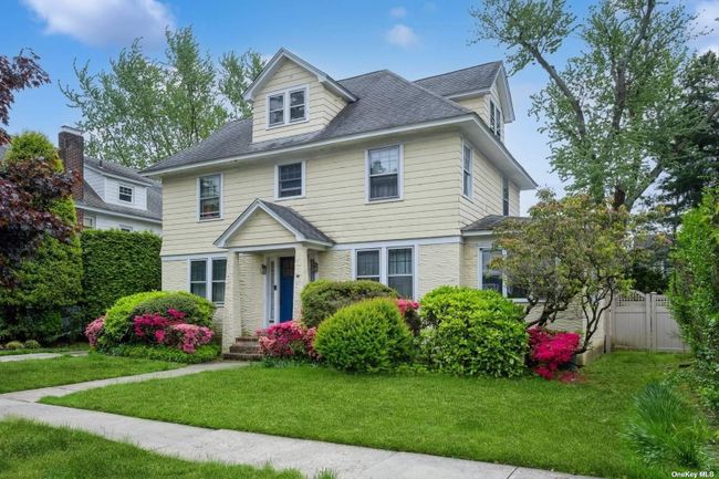 12 Shepherd Street, House other with 3 bedrooms, 1 bathrooms and null parking in Rockville Centre NY | Image 2