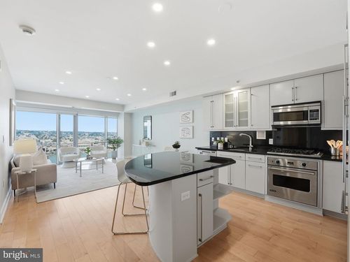 2110-1111 19th St N, ARLINGTON, VA, 22209-1709 | Card Image