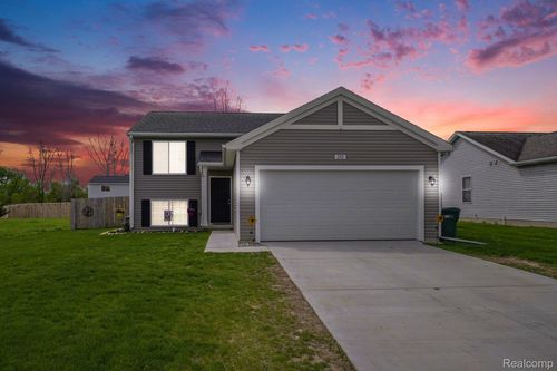 202 Creek Pointe Cir, Durand, MI, 48429-1668 | Card Image