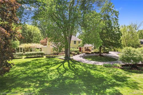 19905 Beverly Rd, Beverly Hills, MI, 48025-3916 | Card Image