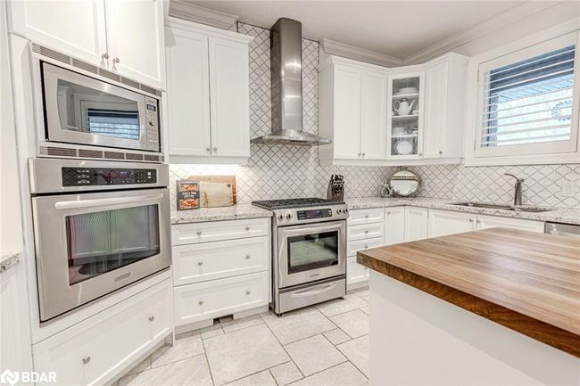 6 Collins Lane, House other with 6 bedrooms, 5 bathrooms and 9 parking in Minesing ON | Image 4