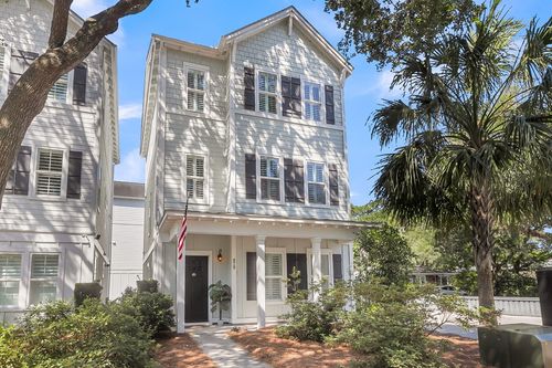 979 Warrick Oaks Ln, Mount Pleasant, SC, 29464-5530 | Card Image
