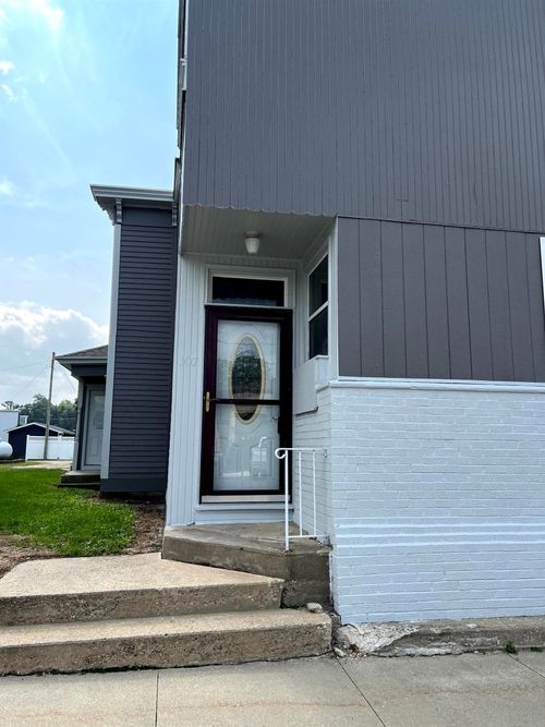 107 4th St Nw, Fort Atkinson, IA, 52144-7507 | Card Image