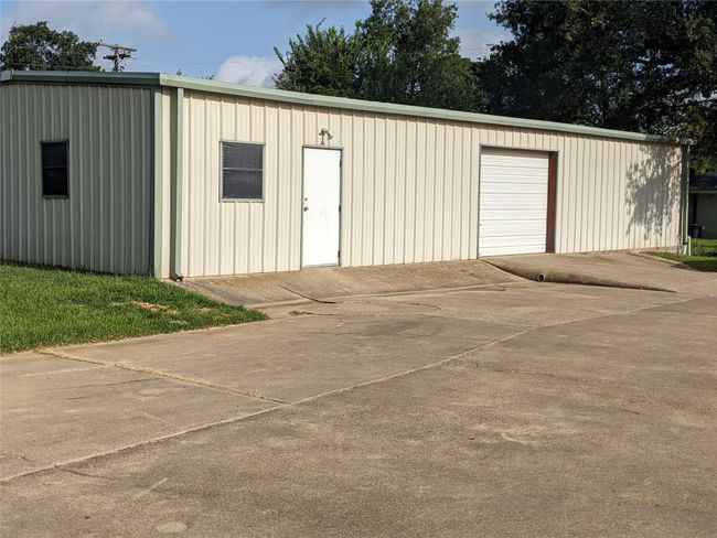 Detached garage featuring driveway | Image 7