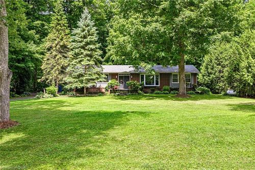 587 Windham 13 Road, Nixon, ON, N4B2W5 | Card Image
