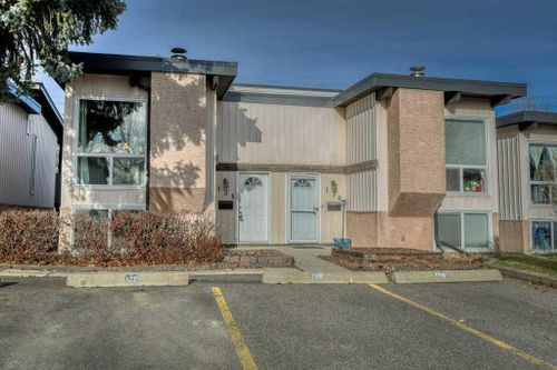 138 Oaktree Lane Sw, Calgary, AB, T2V4E4 | Card Image