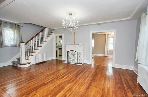 14 Red Brook Rd, Great Neck, NY, 11024-1431 | Card Image