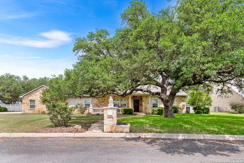 108 County Road 4325, Hondo, TX, 78861-5059 | Card Image