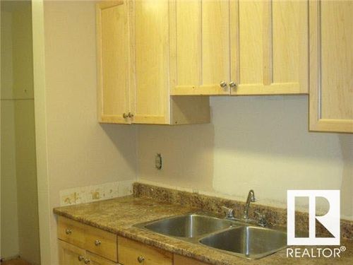 5c-5715 133 Ave Nw, Edmonton, AB, T5A0K3 | Card Image