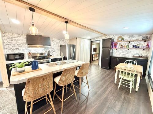 111 Racoon Ct, Gallatin, MO, 64640-8328 | Card Image