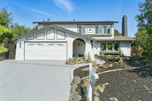 5657 Shadow Ridge Dr, Castro Valley, CA, 94552-2632 | Card Image