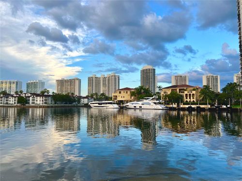 t104-3030 Marcos Dr, Aventura, FL, 33160-2565 | Card Image