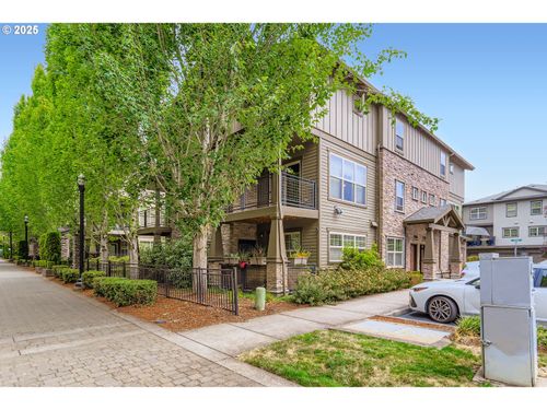 637 Ne Garswood Ln, Hillsboro, OR, 97006-9212 | Card Image