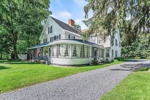 722 Main St, Bennington, VT, 05201-2633 | Card Image
