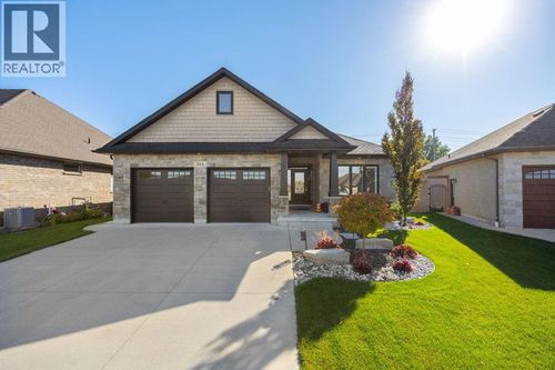 366 Sawgrass Pl, Sarnia, ON, N7W0B2 | Card Image