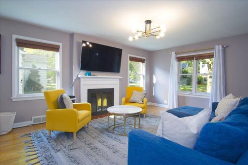 238 Kensington Dr, Madison, WI, 53704-5953 | Card Image