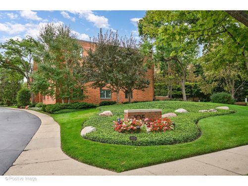 103-105 E Laurel Ave, Lake Forest, IL, 60045-1233 | Card Image