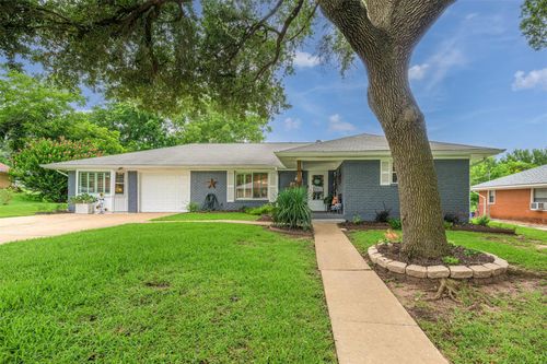 502 Spinn St, Brenham, TX, 77833-5368 | Card Image