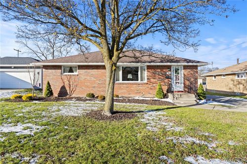 28 Larkwood Rd, West Seneca, NY, 14224-4121 | Card Image