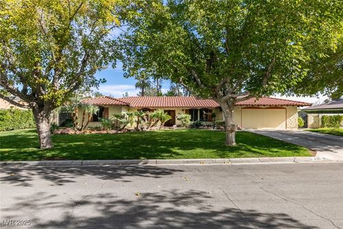 4220 W Pinecrest Cir, Las Vegas, NV, 89121-4924 | Card Image