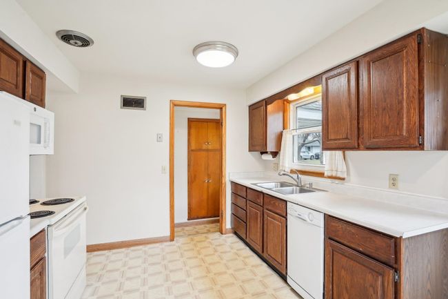 1301 Wyldhaven Avenue, House other with 3 bedrooms, 2 bathrooms and null parking in Monona WI | Image 26