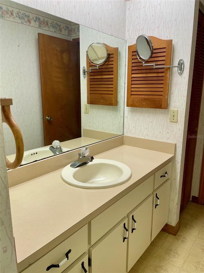 1112 Ne 130 Th Ter, House other with 3 bedrooms, 2 bathrooms and null parking in SILVER SPRINGS FL | Image 44