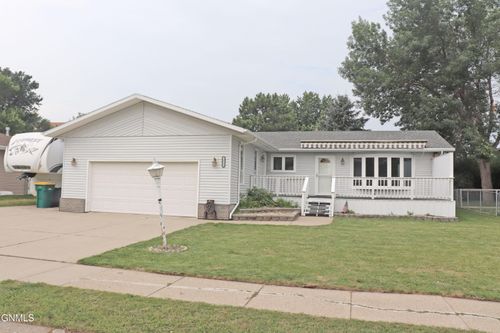 2613 11th Ave Nw, Mandan, ND, 58554-1504 | Card Image