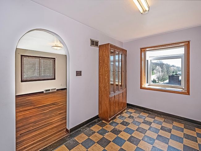 Notice The Garden Window | Image 7