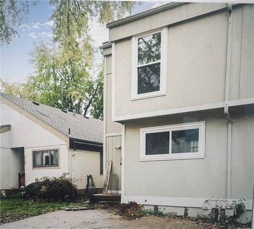 12111 W 66th St, Shawnee, KS, 66216-2721 | Card Image