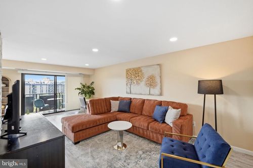 904-3101 S Manchester St, FALLS CHURCH, VA, 22044-2728 | Card Image