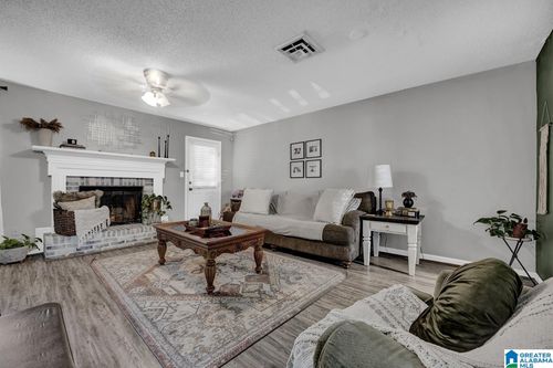 338 Jamestown Manor Dr, Gardendale, AL, 35071-4637 | Card Image