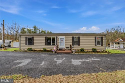 422 Birch Grove Ln, BERKELEY SPRINGS, WV, 25411-3305 | Card Image
