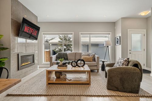 2-1716 Kensington Road Nw, Calgary, AB, T2N3R3 | Card Image