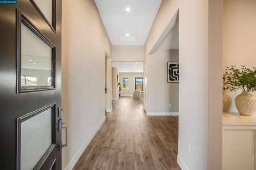 3086 Phoenix Avenue, Tracy, CA, 95377 | Card Image