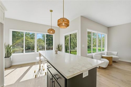 213 Nw Orchard St, Lee's Summit, MO, 64063-3285 | Card Image