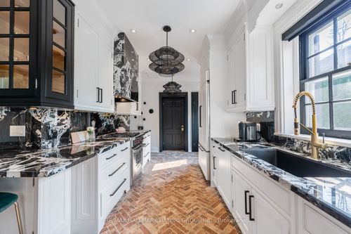 171 Old Forest Hill Rd, Toronto, ON, M6C2G7 | Card Image