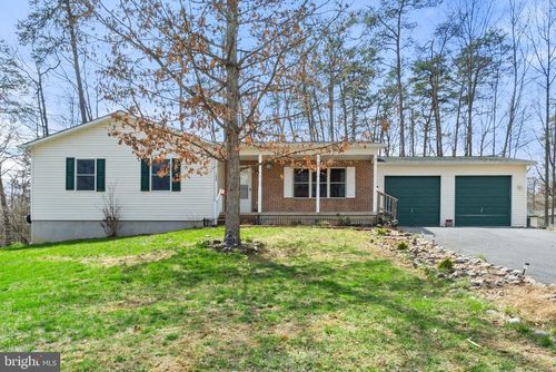 100 Woodlands Ln, CROSS JUNCTION, VA, 22625-2546 | Card Image