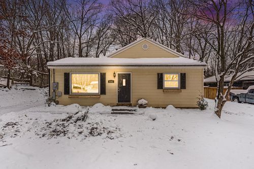 4341 Laura St Nw, Comstock Park, MI, 49321-9127 | Card Image