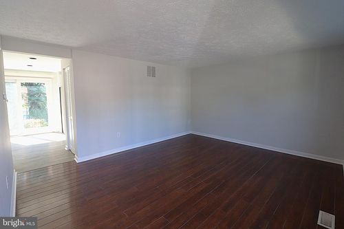 11 Mountain Laurel Ct, GAITHERSBURG, MD, 20879-1570 | Card Image