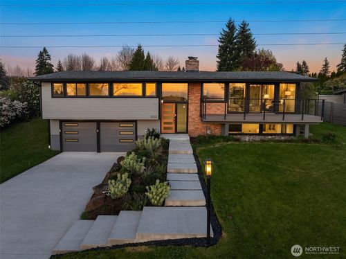 2032 123rd Ave Se, Bellevue, WA, 98005-4632 | Card Image