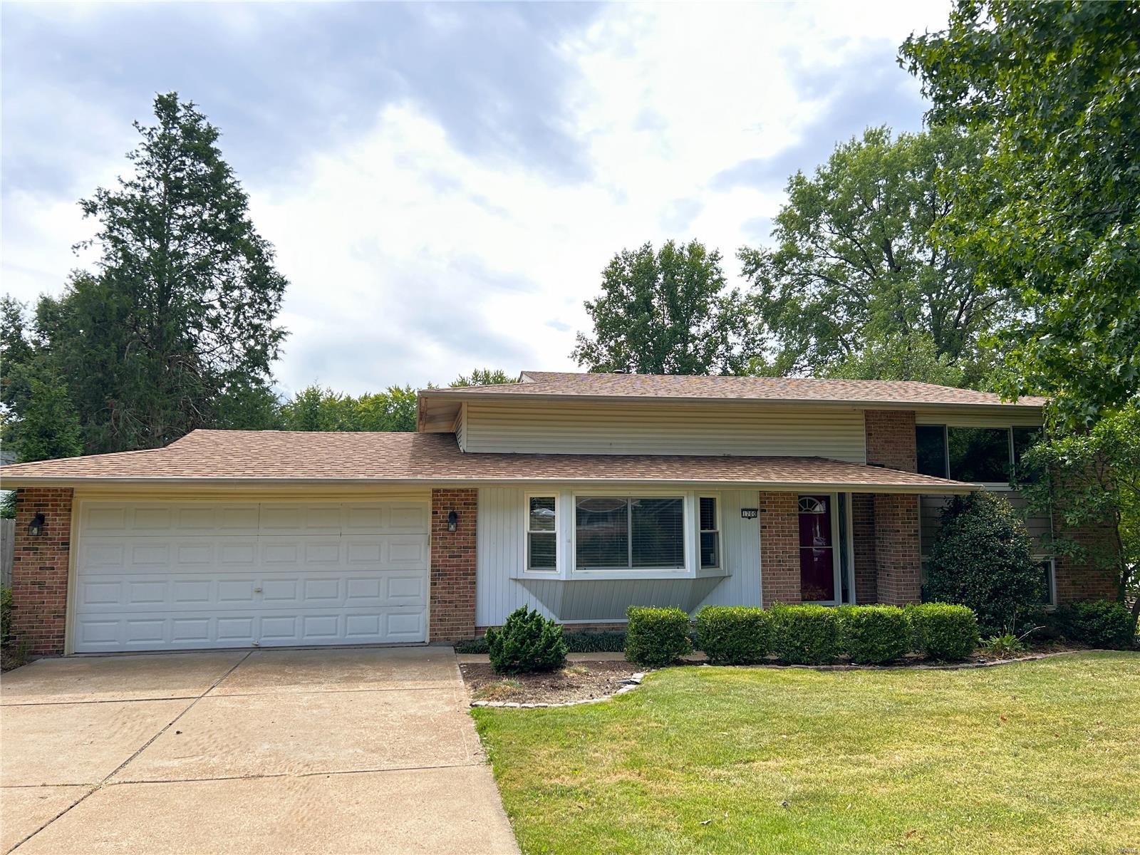Saint Francois St, Florissant, MO 63033