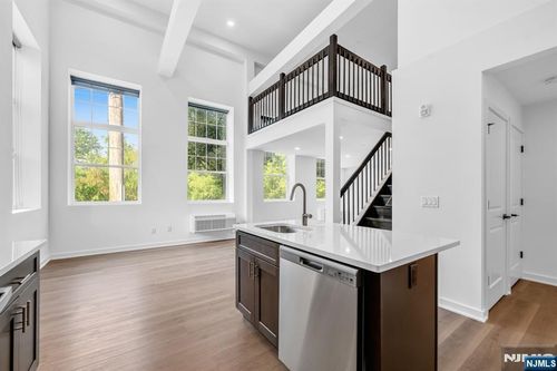 315 Railroad Ave, East Rutherford, NJ, 07073-1716 | Card Image