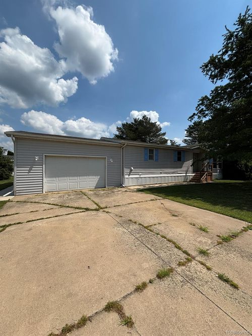 129 Pineview Dr, Flint, MI, 48506-1065 | Card Image