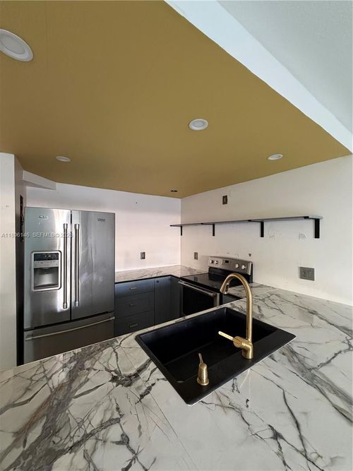 b-3002 Ne 5th Ter, Wilton Manors, FL, 33334-2069 | Card Image