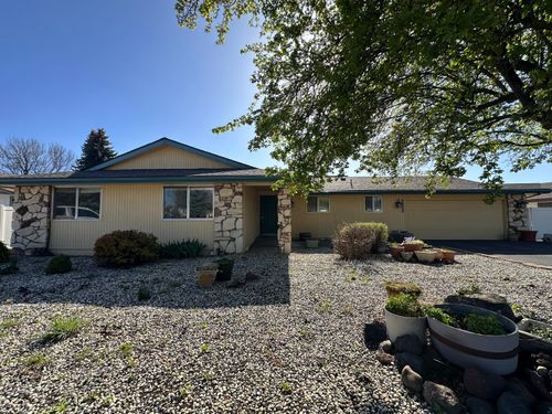 4428 El Cerrito Way, Klamath Falls, OR, 97603-7702 | Card Image