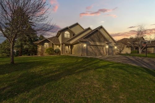 1526 Castle Dr, North Mankato, MN, 56003-1501 | Card Image