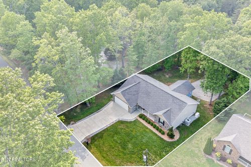 188 Satsuma Dr, Crossville, TN, 38555-8886 | Card Image