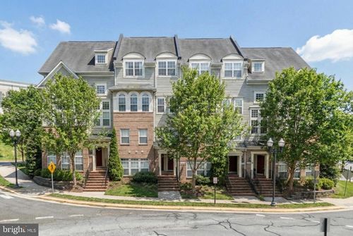 14492 Village High St, Gainesville, VA, 20155-4015 | Card Image