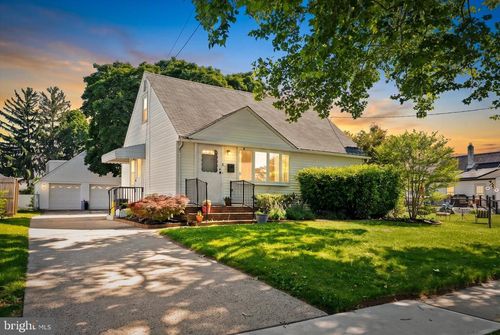 8 Benson Ln, Hamilton, NJ, 08610-2309 | Card Image